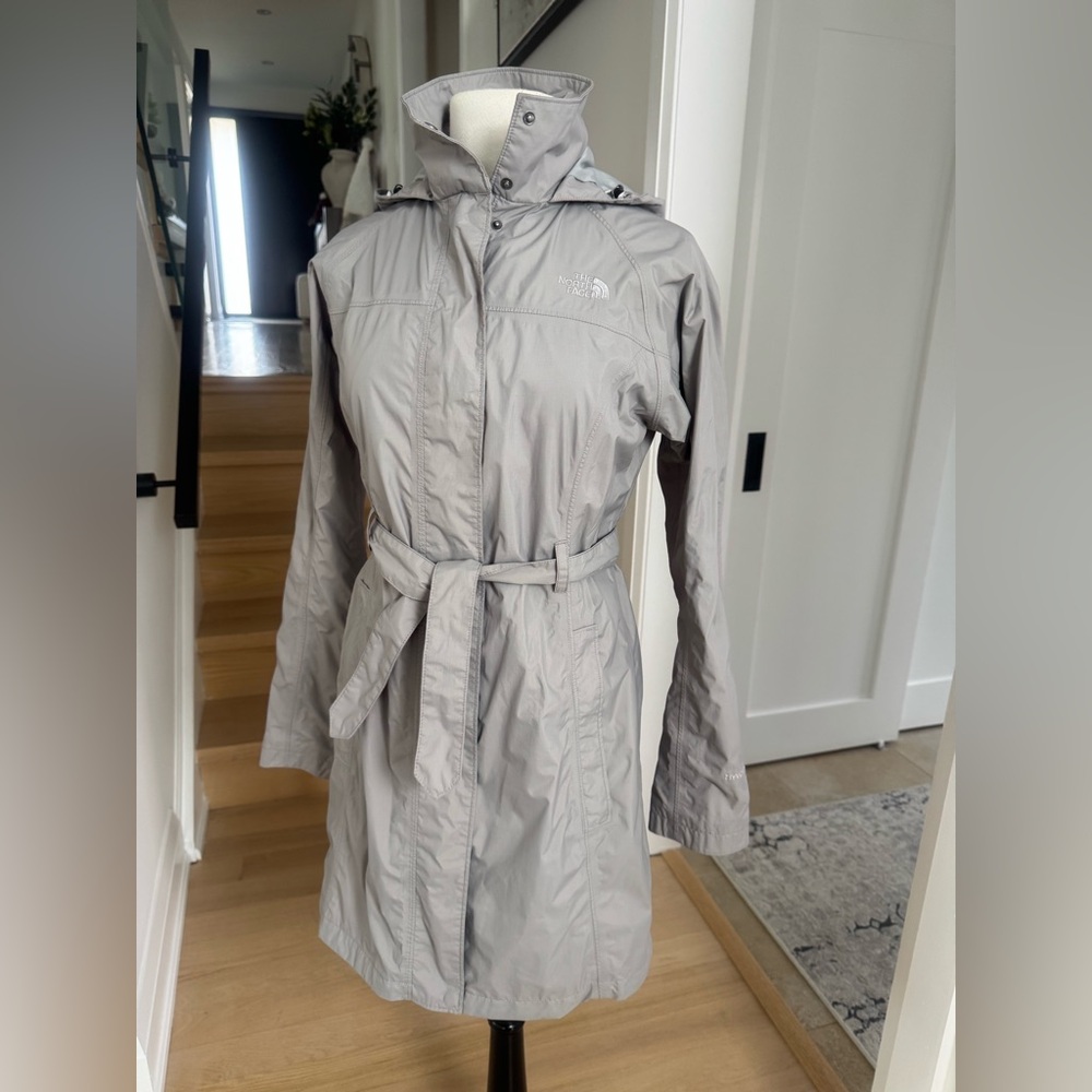 The North Face Women’s HyVent Belted Rain Trench Coat Grey Size M